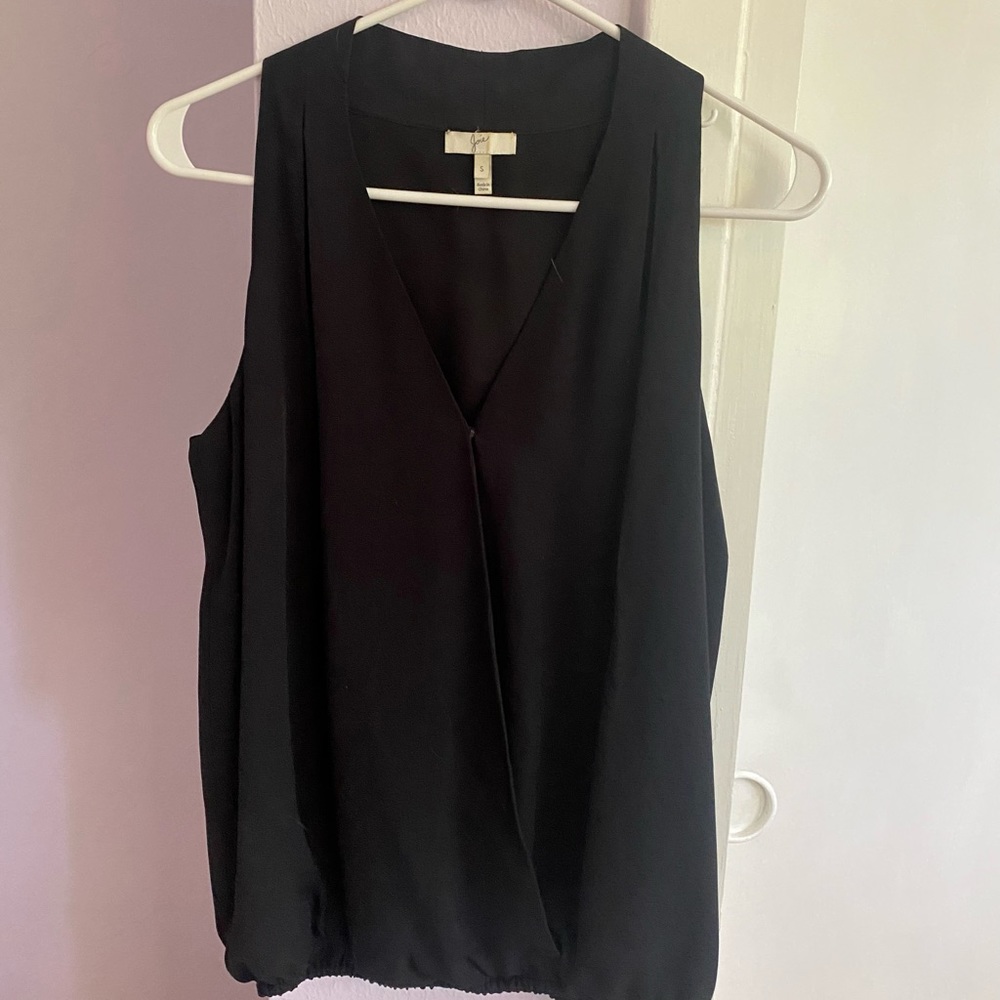 simple black tank top